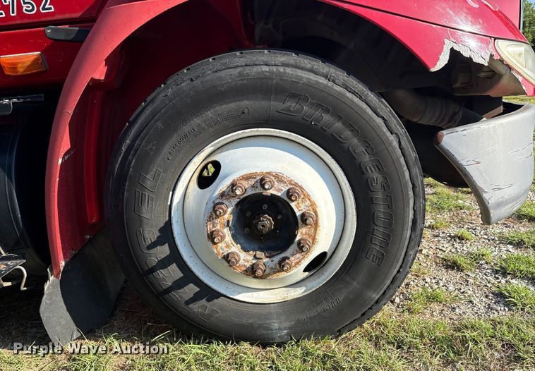 image for item EM0601 2006 International 8600 truck cab and chassis