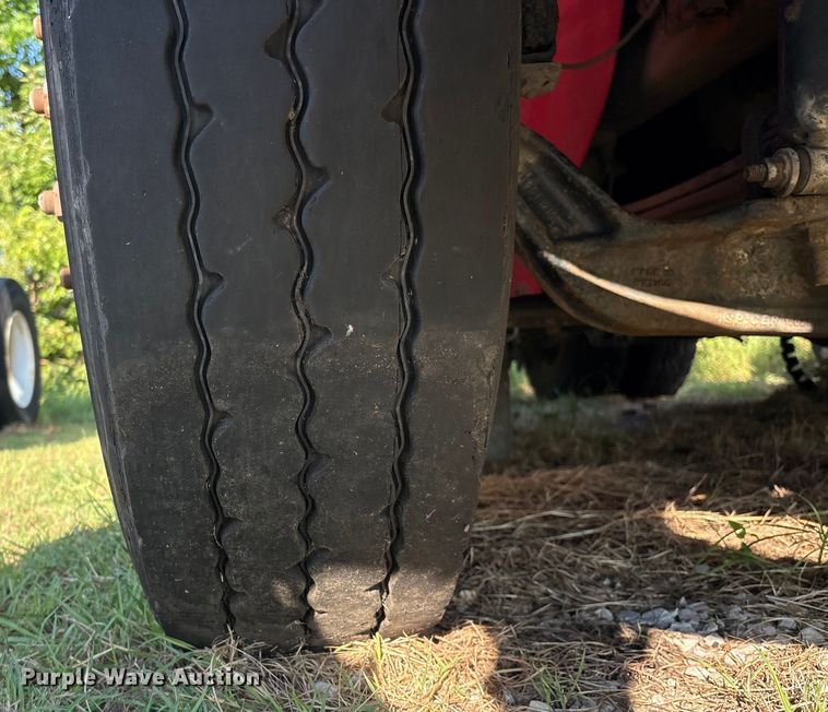 image for item EM0601 2006 International 8600 truck cab and chassis