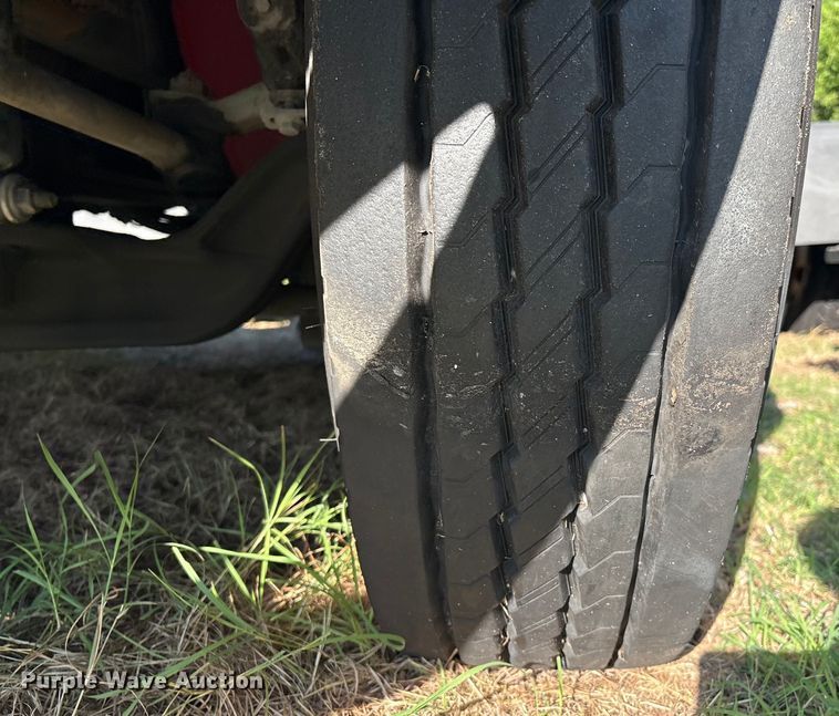 image for item EM0601 2006 International 8600 truck cab and chassis