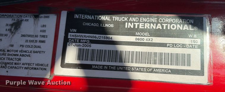 image for item EM0601 2006 International 8600 truck cab and chassis