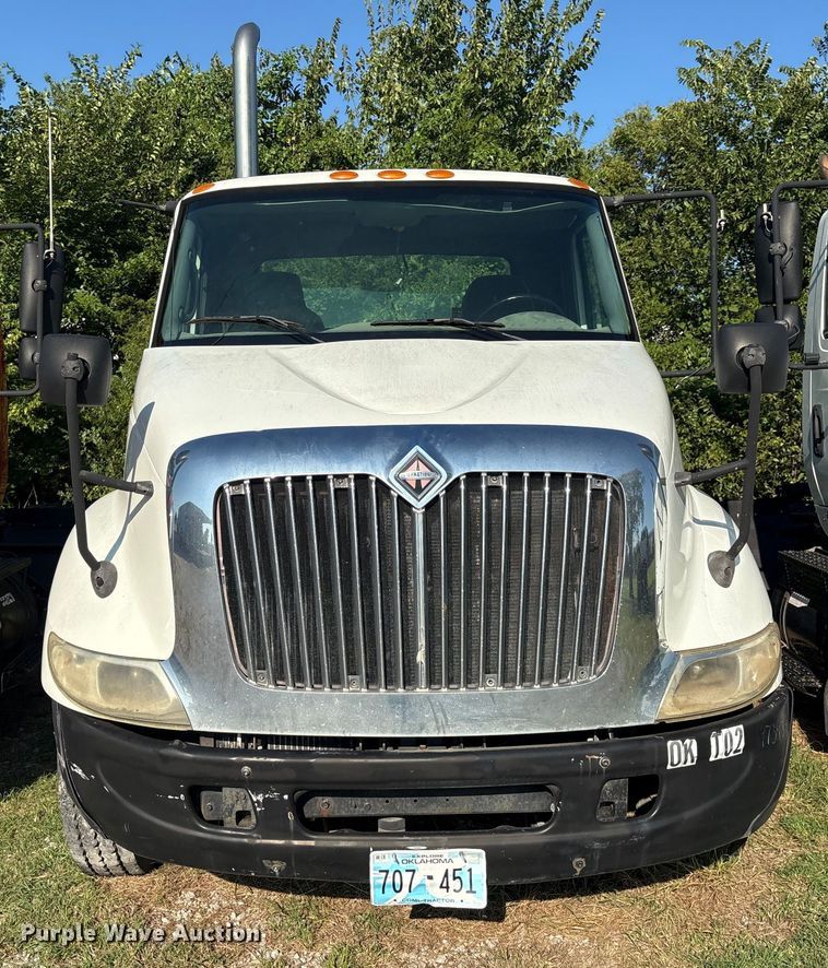 image for item EM0602 2007 International 8600 semi truck