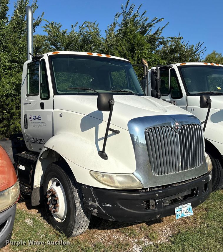 image for item EM0602 2007 International 8600 semi truck