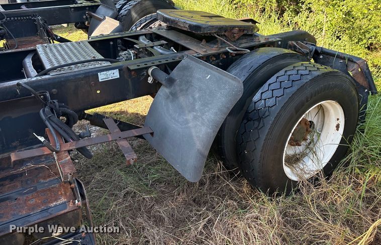 image for item EM0602 2007 International 8600 semi truck