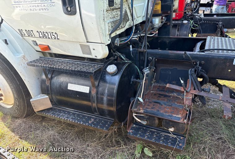 image for item EM0602 2007 International 8600 semi truck