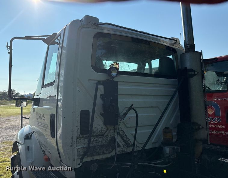 image for item EM0602 2007 International 8600 semi truck