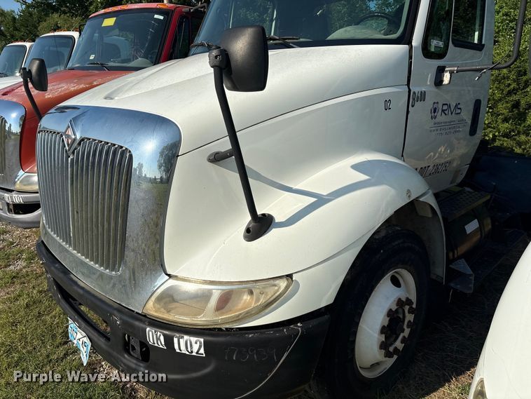 image for item EM0602 2007 International 8600 semi truck