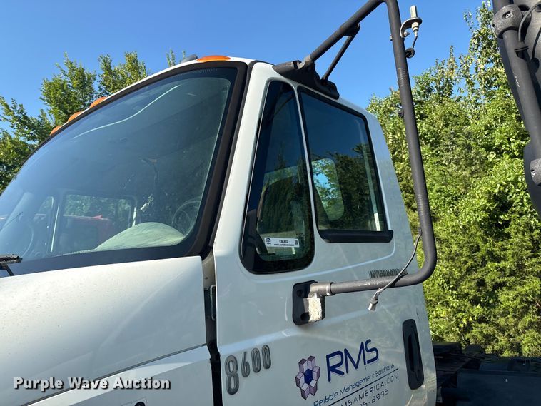 image for item EM0602 2007 International 8600 semi truck