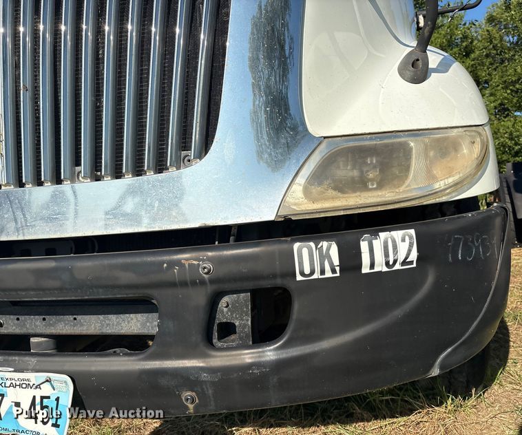 image for item EM0602 2007 International 8600 semi truck