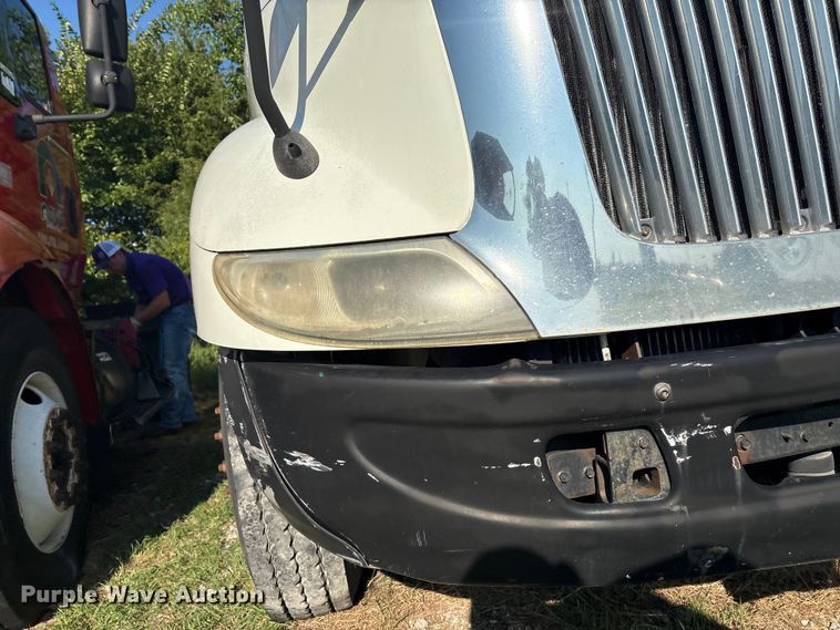 image for item EM0602 2007 International 8600 semi truck