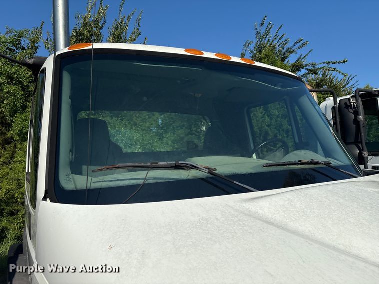 image for item EM0602 2007 International 8600 semi truck