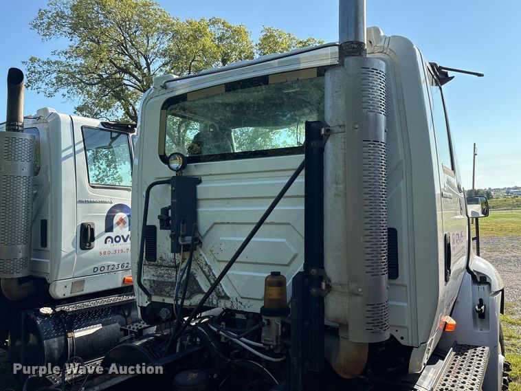 image for item EM0602 2007 International 8600 semi truck