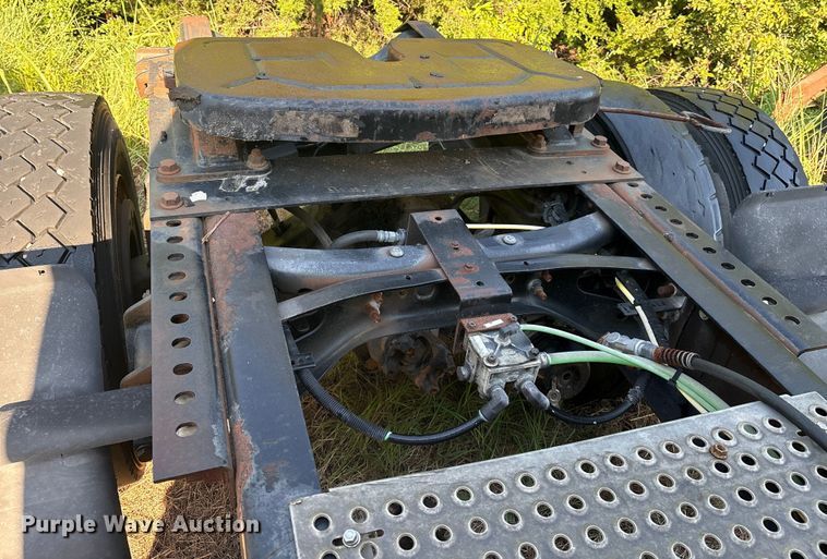 image for item EM0602 2007 International 8600 semi truck