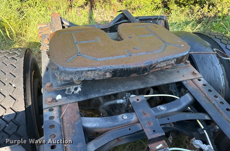 image for item EM0602 2007 International 8600 semi truck