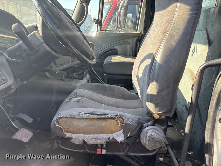 image for item EM0602 2007 International 8600 semi truck