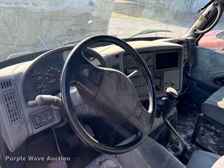 image for item EM0602 2007 International 8600 semi truck