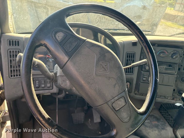 image for item EM0602 2007 International 8600 semi truck