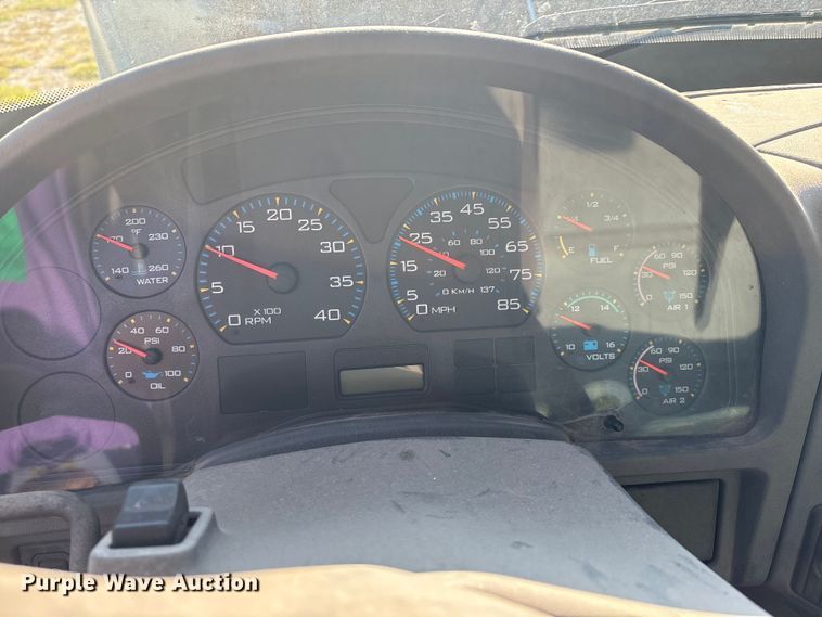 image for item EM0602 2007 International 8600 semi truck