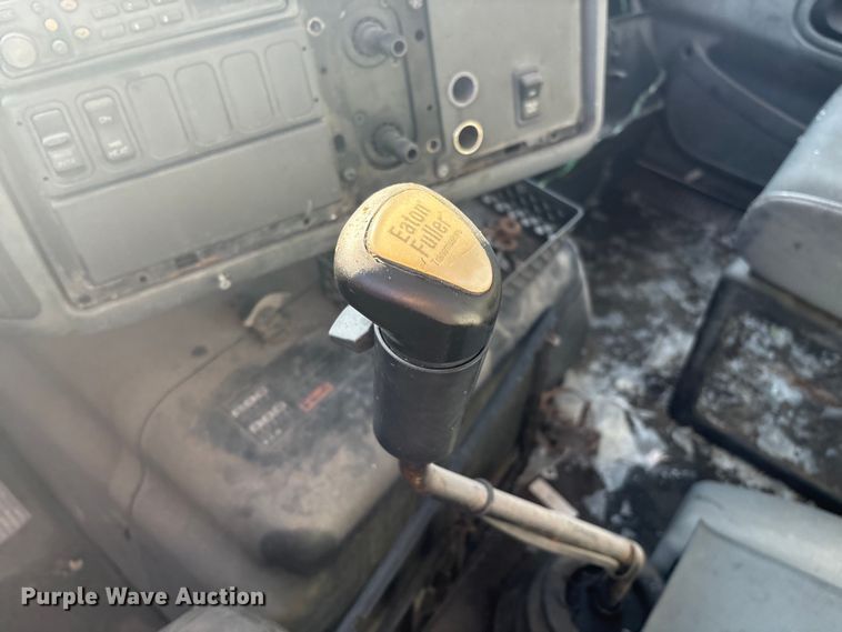 image for item EM0602 2007 International 8600 semi truck