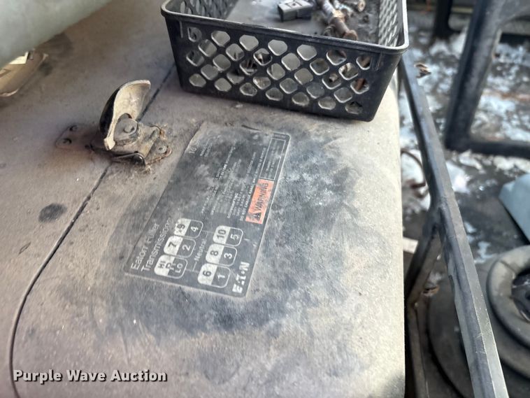 image for item EM0602 2007 International 8600 semi truck