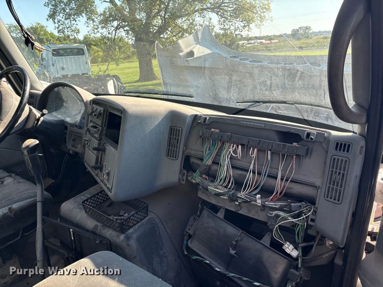 image for item EM0602 2007 International 8600 semi truck