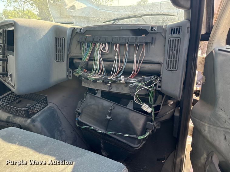 image for item EM0602 2007 International 8600 semi truck