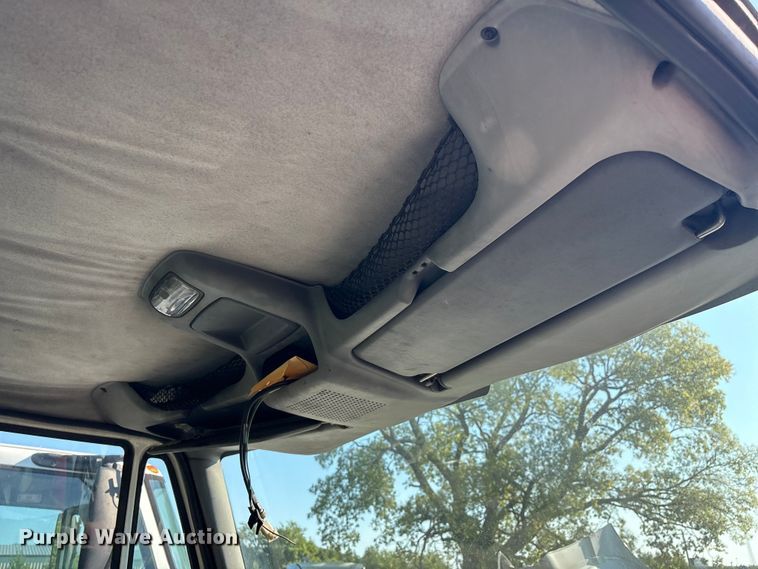 image for item EM0602 2007 International 8600 semi truck