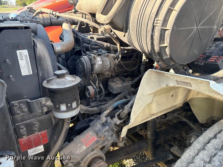 image for item EM0602 2007 International 8600 semi truck