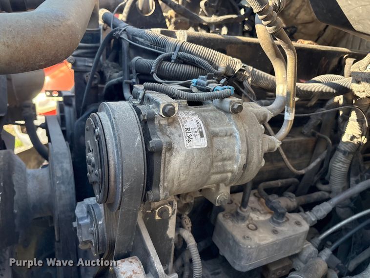 image for item EM0602 2007 International 8600 semi truck