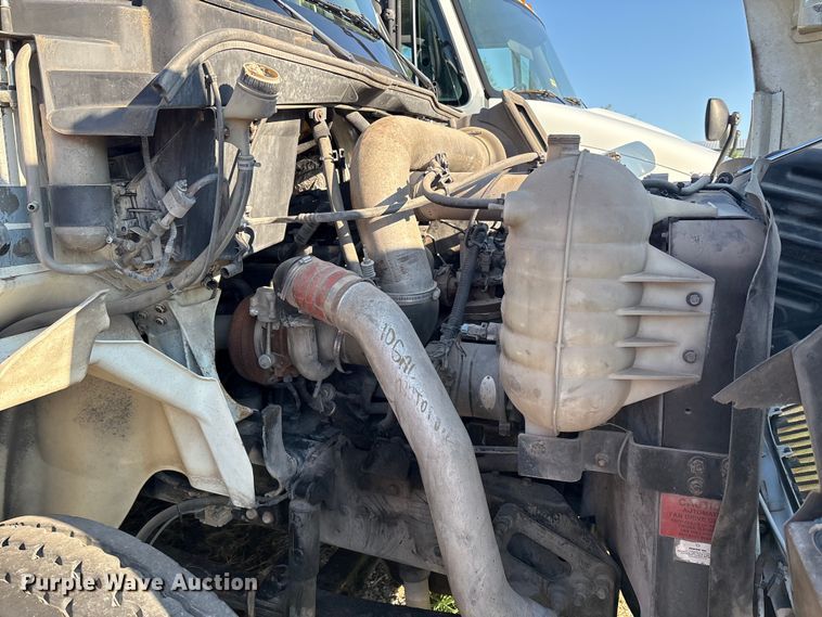 image for item EM0602 2007 International 8600 semi truck