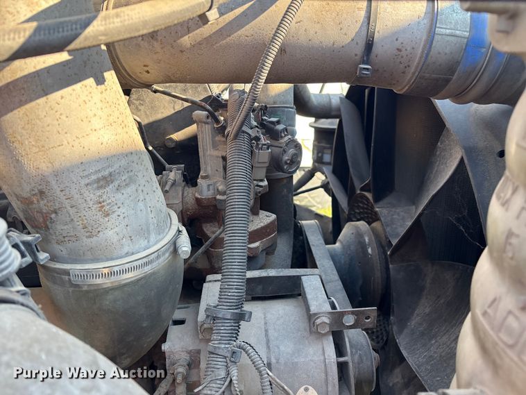 image for item EM0602 2007 International 8600 semi truck