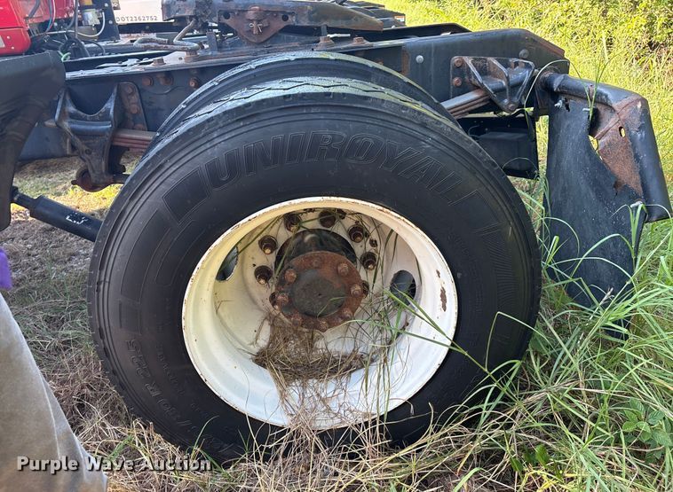 image for item EM0602 2007 International 8600 semi truck