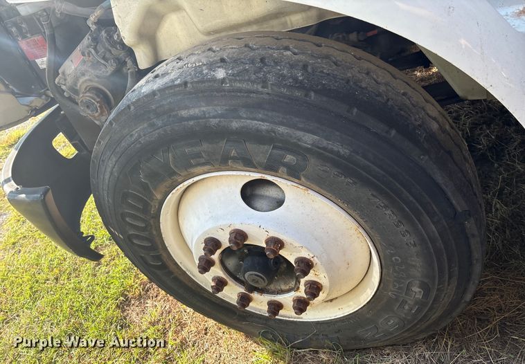 image for item EM0602 2007 International 8600 semi truck