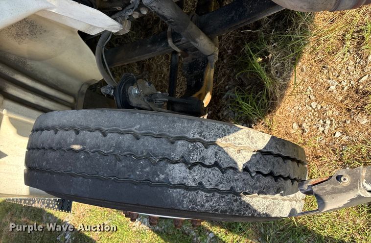 image for item EM0602 2007 International 8600 semi truck