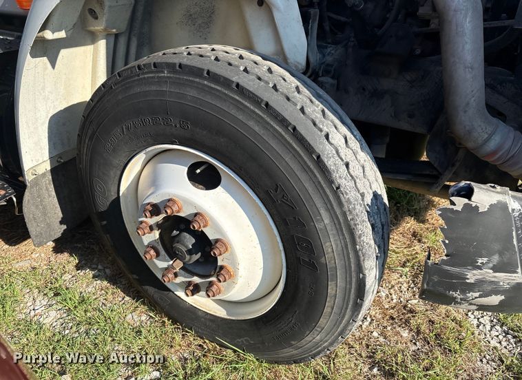 image for item EM0602 2007 International 8600 semi truck