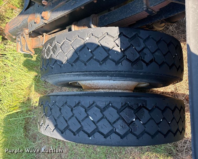 image for item EM0602 2007 International 8600 semi truck