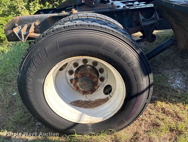 image for item EM0602 2007 International 8600 semi truck