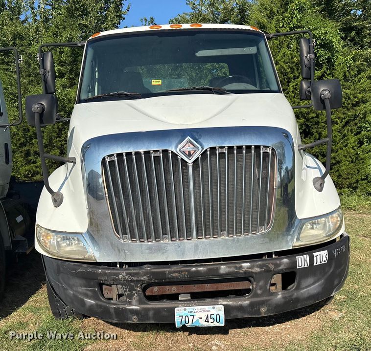 image for item EM0603 2007 International 8600 semi truck