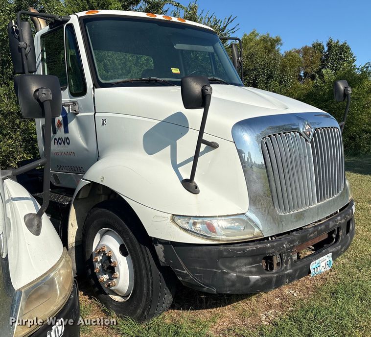 image for item EM0603 2007 International 8600 semi truck