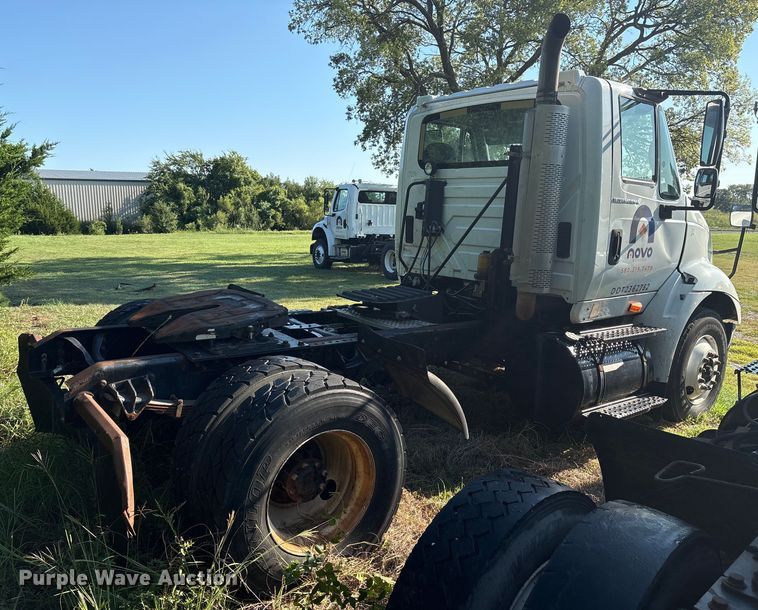 image for item EM0603 2007 International 8600 semi truck