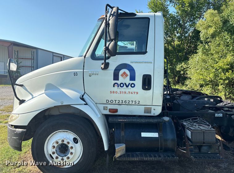 image for item EM0603 2007 International 8600 semi truck