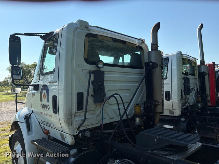 image for item EM0603 2007 International 8600 semi truck