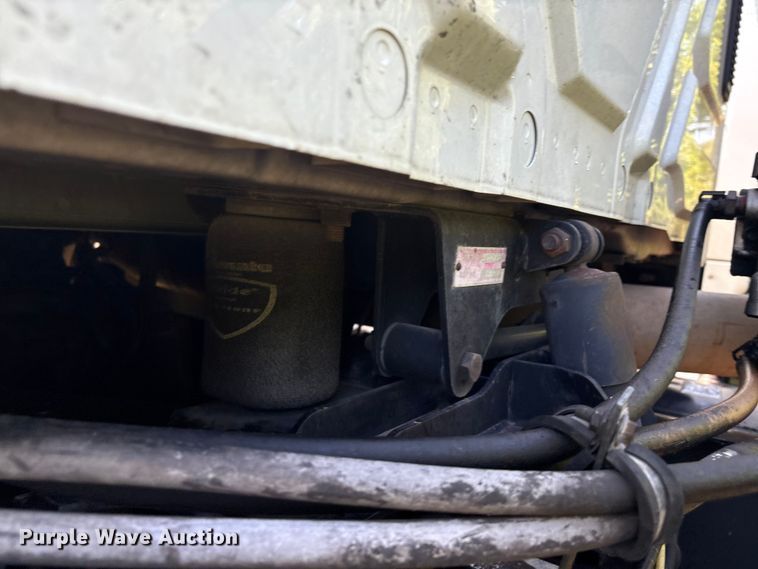 image for item EM0603 2007 International 8600 semi truck