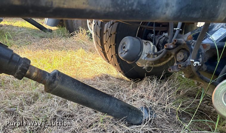 image for item EM0603 2007 International 8600 semi truck