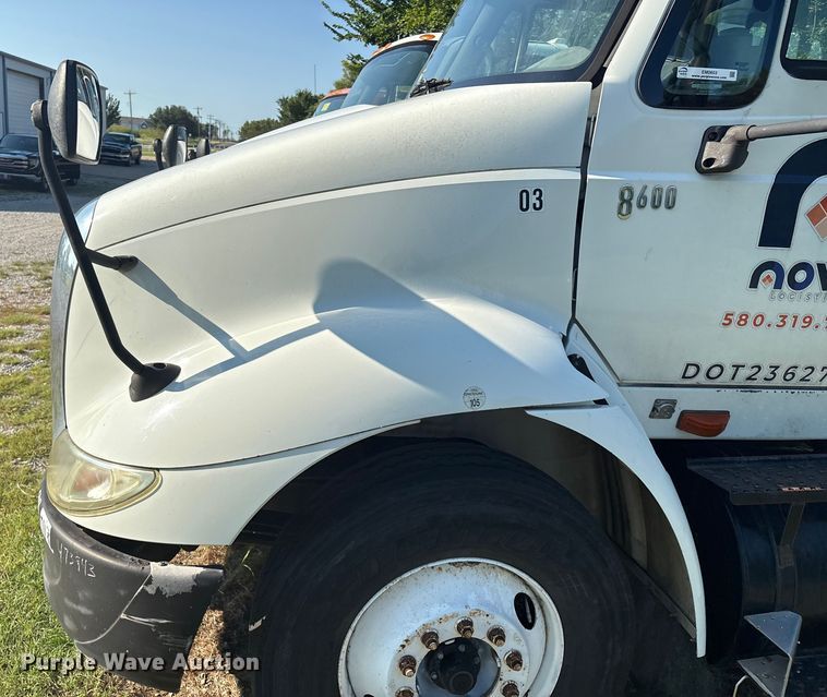 image for item EM0603 2007 International 8600 semi truck