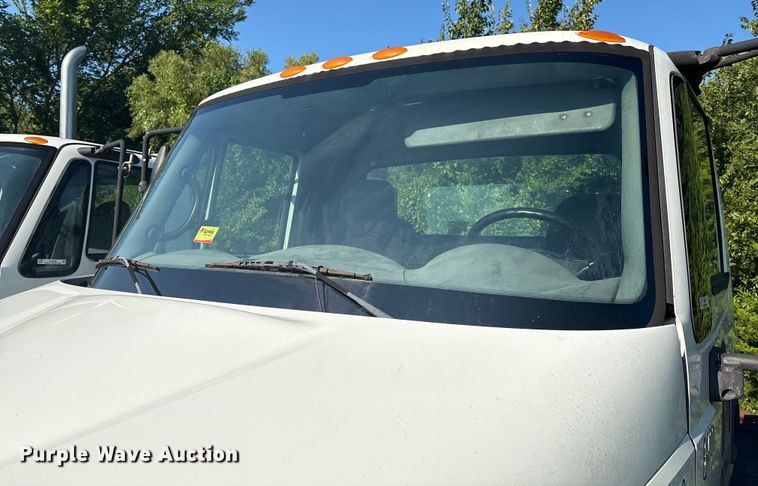 image for item EM0603 2007 International 8600 semi truck