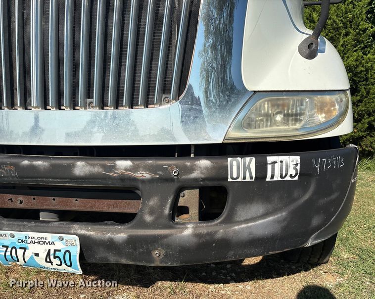 image for item EM0603 2007 International 8600 semi truck