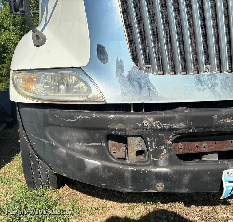 image for item EM0603 2007 International 8600 semi truck