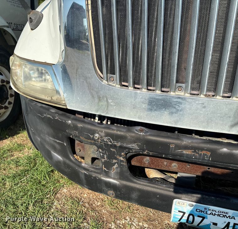 image for item EM0603 2007 International 8600 semi truck