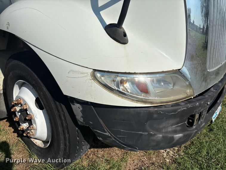 image for item EM0603 2007 International 8600 semi truck