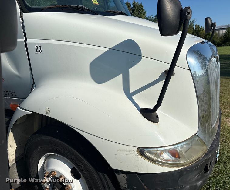 image for item EM0603 2007 International 8600 semi truck